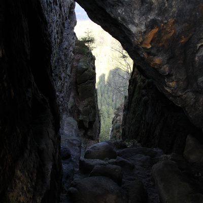 Blick durch die Felsen