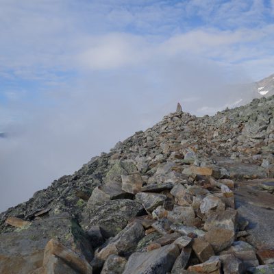 Der Weg führt wie gelegt über die Steine