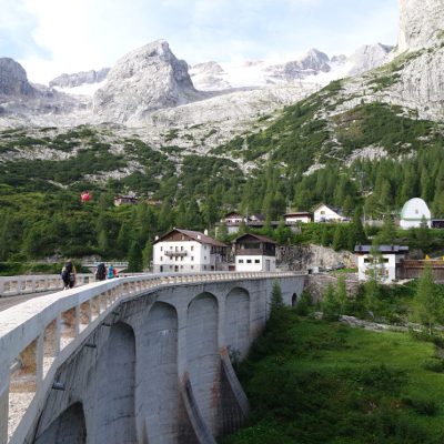 Zuerst ging's über die Brücke auf die andere Seite