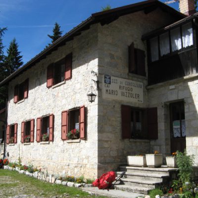 Kleine Pause am schönen Rifugio Vazzoler