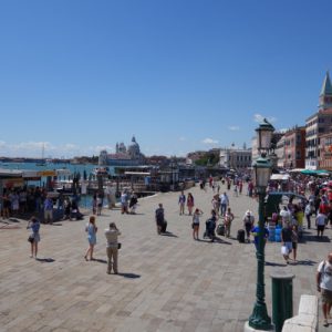 Viele Touristen in Venedig