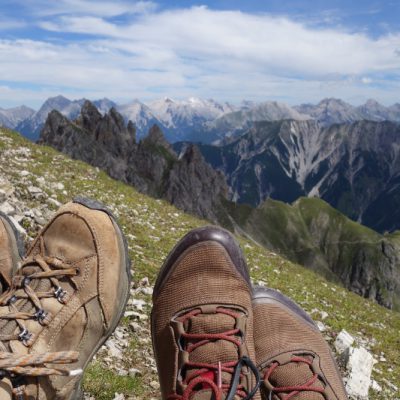 Pause bei der Hütte