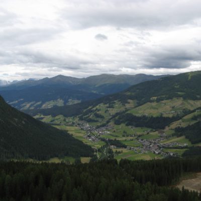 Und haben einen tollen Blick ins Tal von oben