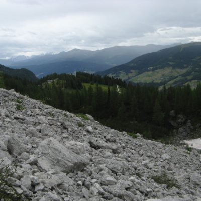 Mit viel Fels, viel Natur und überraschend schön