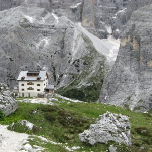 Und schon kommt die Zsigmondyhütte